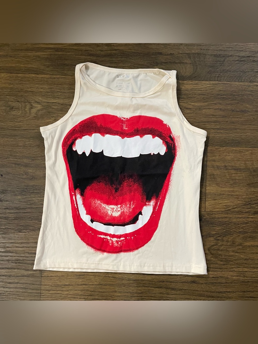 SHEIN Vampire Lips Graphic Crop Tank Top – Women’s Small